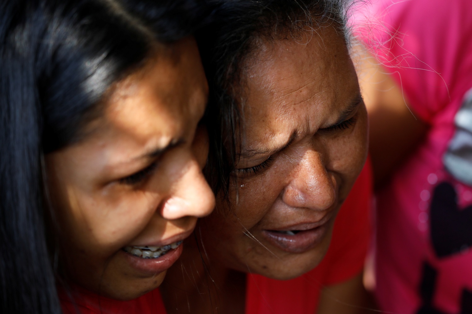 Familiares de reclusos muertos en incendio en calabozo de Valencia exigen justicia