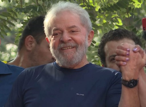 Lula, con orden de cárcel, aclamado en una misa al grito de “¡Lula libre!”