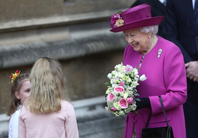 Britain's Queen Elizabeth leaves the annual Easter Sunday service at St George's Chapel at Windsor Castle in Windsor, Britain, April 1, 2018. REUTERS/Simon Dawson