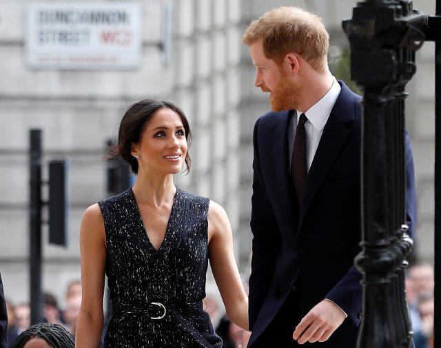 El príncipe Harry y su prometida británica Meghan Markle llegan a un servicio en St Martin-in-The Fields para conmemorar 25 años desde que Stephen Lawrence murió en un ataque por motivos raciales en Londres, Gran Bretaña, el 23 de abril de 2018. REUTERS / Peter Nicholls