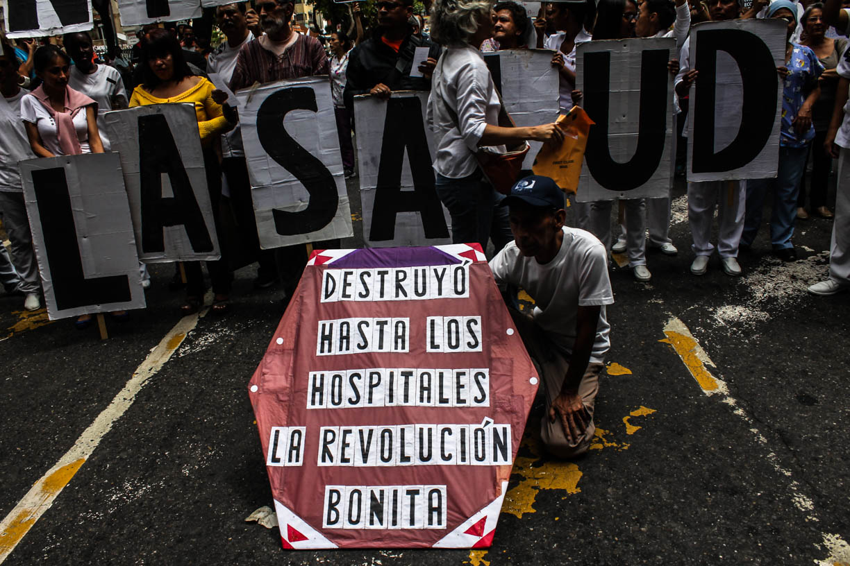 Hospitales y universidades continúan en conflicto laboral