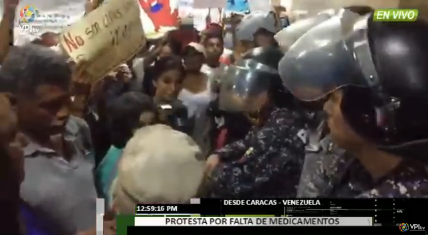 PNB reprime protesta de pacientes con VIH frente al ministerio de Salud #18Abr