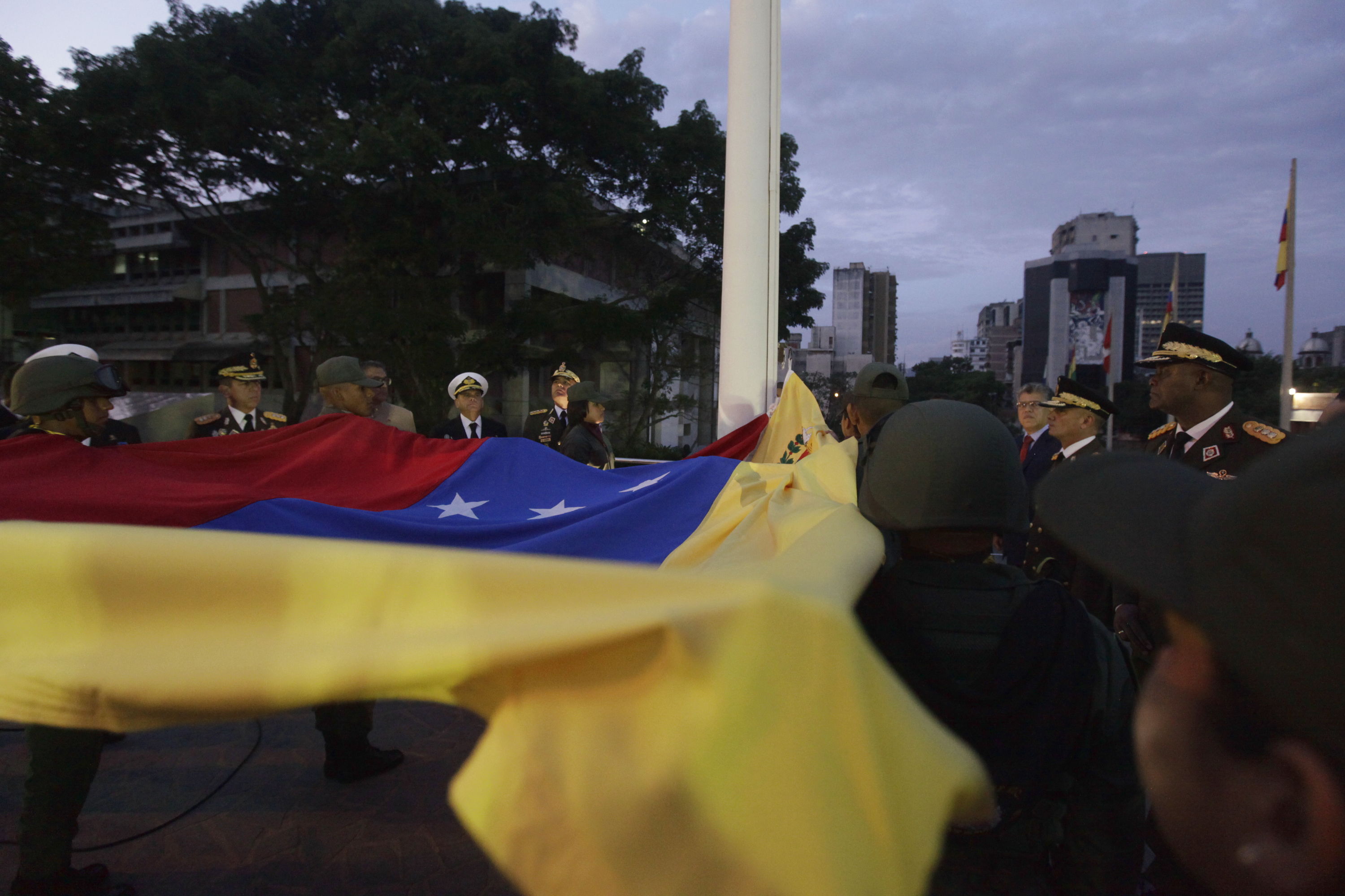 Con izada de la Bandera Nacional inicia conmemoración del 19 de abril de 1810 (Video + Fotos)