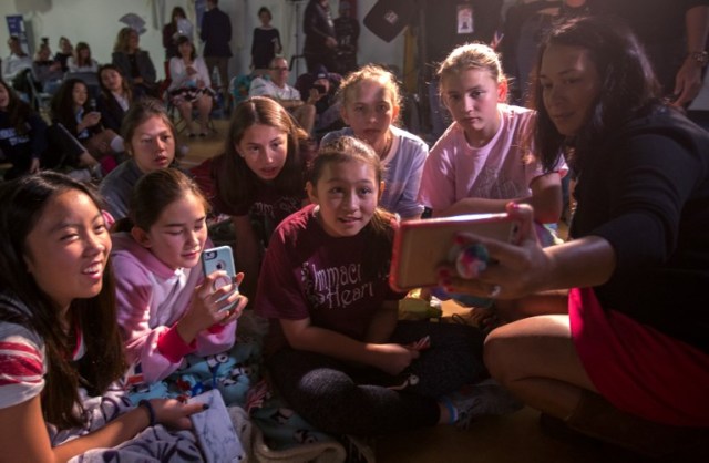 Students of Immaculate Heart High School and Middle School watch a live broadcast of the wedding of Meghan Markle, who graduated from Immaculate Heart in 1999, to Britain's Prince Harry on May 19, 2018. / AFP PHOTO / DAVID MCNEW