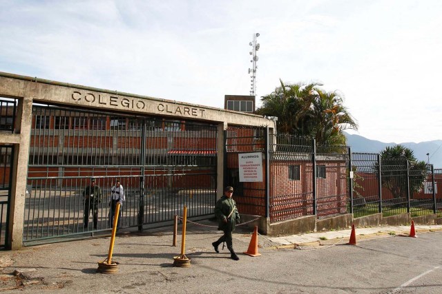 Soldiers stand guard at a school during the presidential election in Caracas, Venezuela, May 20, 2018. REUTERS/Christian Veron