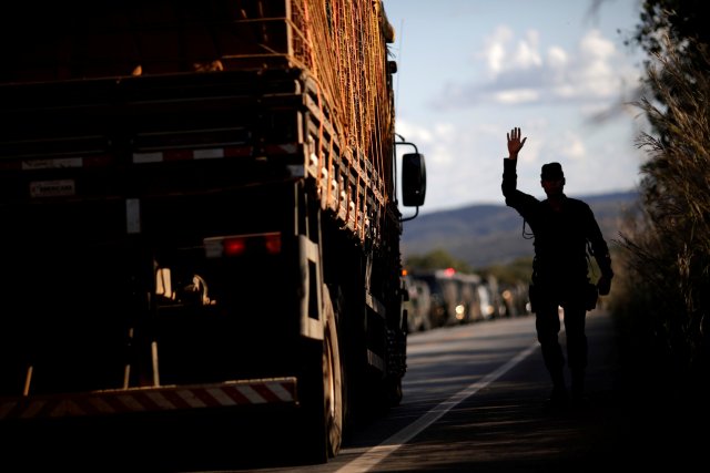 REFILE - CORRECTING NAME OF HIGHWAY A military officer takes position at GO-010 highway in Goias, Brazil May 26, 2018. REUTERS/Ueslei Marcelino