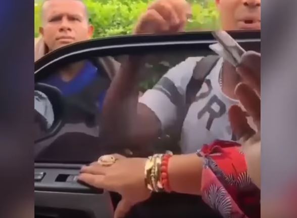 ¡Regañados! Venezolanos que cruzaban la frontera se toparon con colombiano que se las cantó clarito (VIDEO)