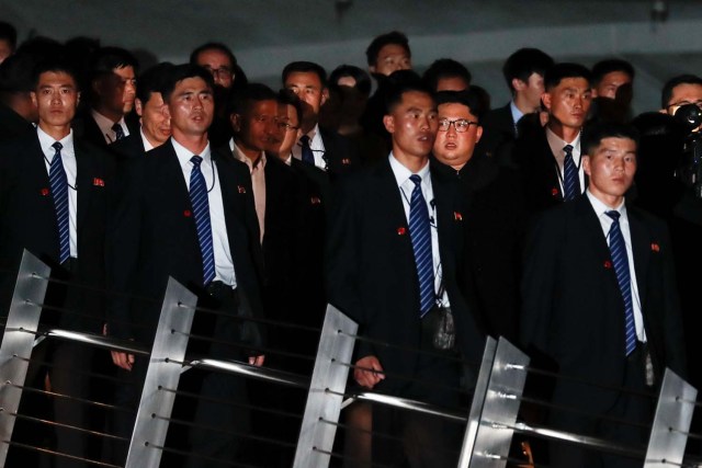 El líder de Corea del Norte, Kim Jong Un, visita Merlion Park en Singapur, el 11 de junio de 2018. REUTERS / Tyrone Siu 