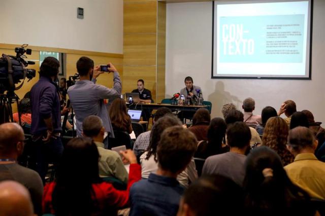 El coordinador general de Provea, Rafael Uzcátegui (c), habla durante la presentación del informe anual de esta ONG hoy, miércoles 13 de junio de 2018, en Caracas (Venezuela). El 16,2 % de los niños de Venezuela padeció durante el 2017 algún tipo de desnutrición, en el marco de la grave crisis económica que azota al país petrolero, informó hoy la ONG Programa Venezolano de Educación-Acción en Derechos Humanos (Provea) en la presentación de su informe anual. EFE/Cristian Hernández