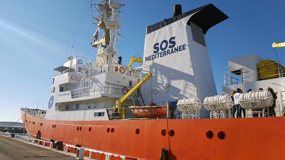 Concluye el traslado de inmigrantes de “Aquarius” a naves italianas