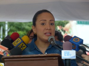 Laidy Gómez plantea a Pdvsa comercialización binacional de combustible para mitigar crisis del Táchira