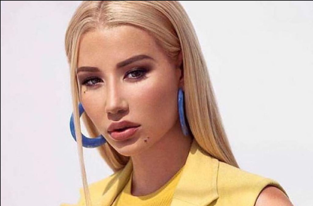 ¡Velas antes que las borre! iggy Azalea se desnudó completica y subió las fotos en Instagram