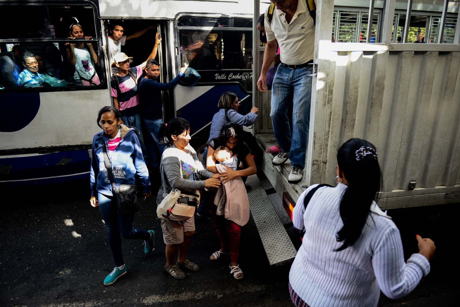 #EscombrosDeMaduro: Las perreras, la peligrosa respuesta al caos del transporte en Venezuela (fotos)