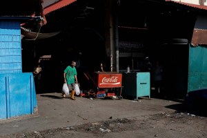 ¡Descaro! Alcaldía de Maracaibo venderá mercancía decomisada en el Mercado Las Pulgas