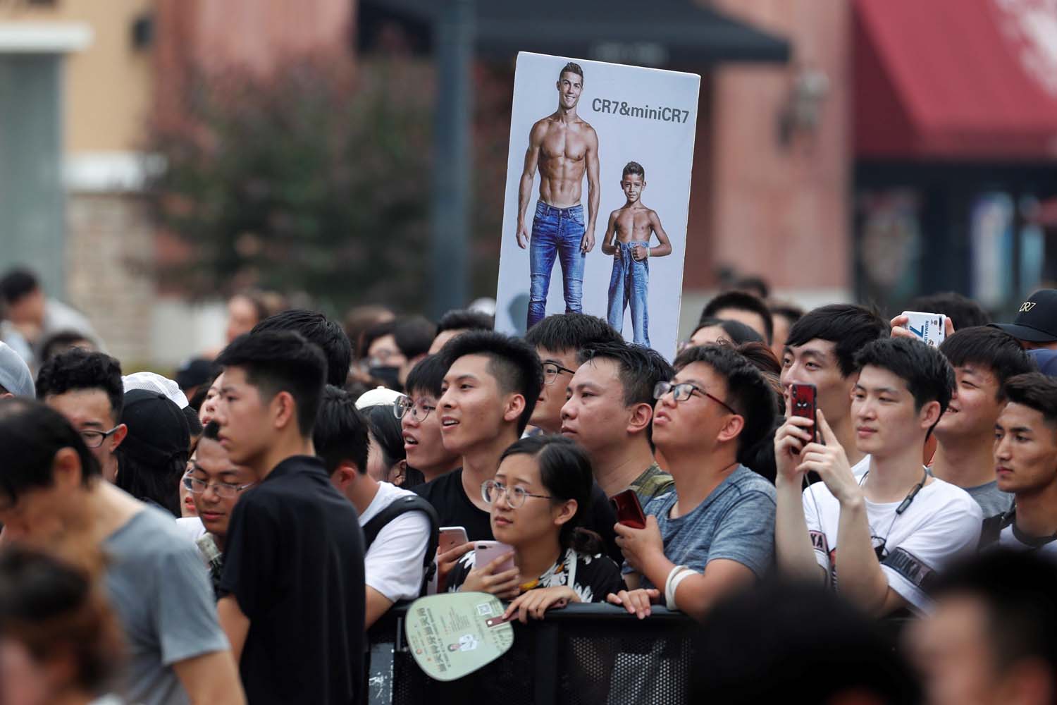 Cristiano Ronaldo sorprende a los visitantes de la Ciudad Prohibida