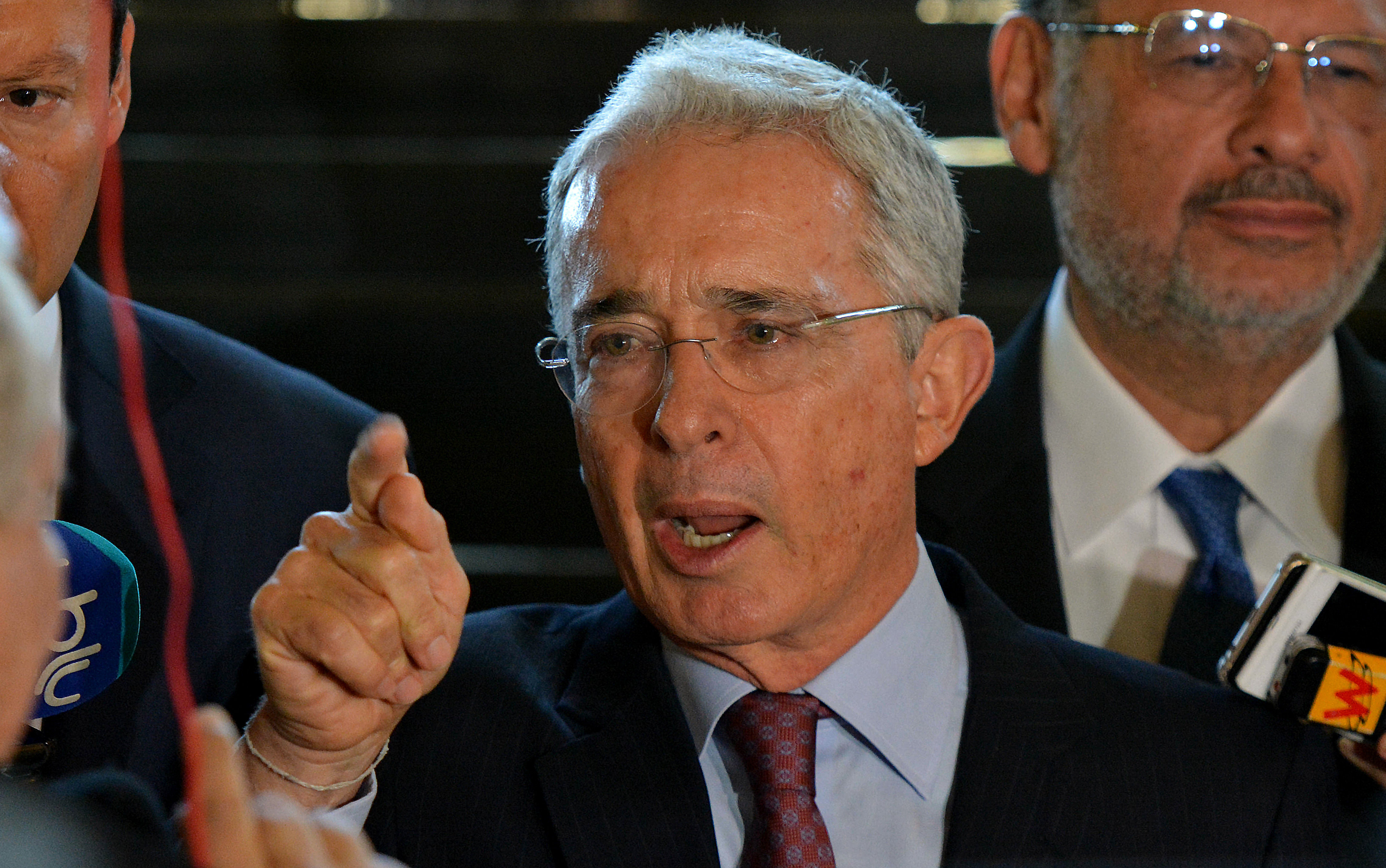 Álvaro Uribe dio positivo en prueba por coronavirus