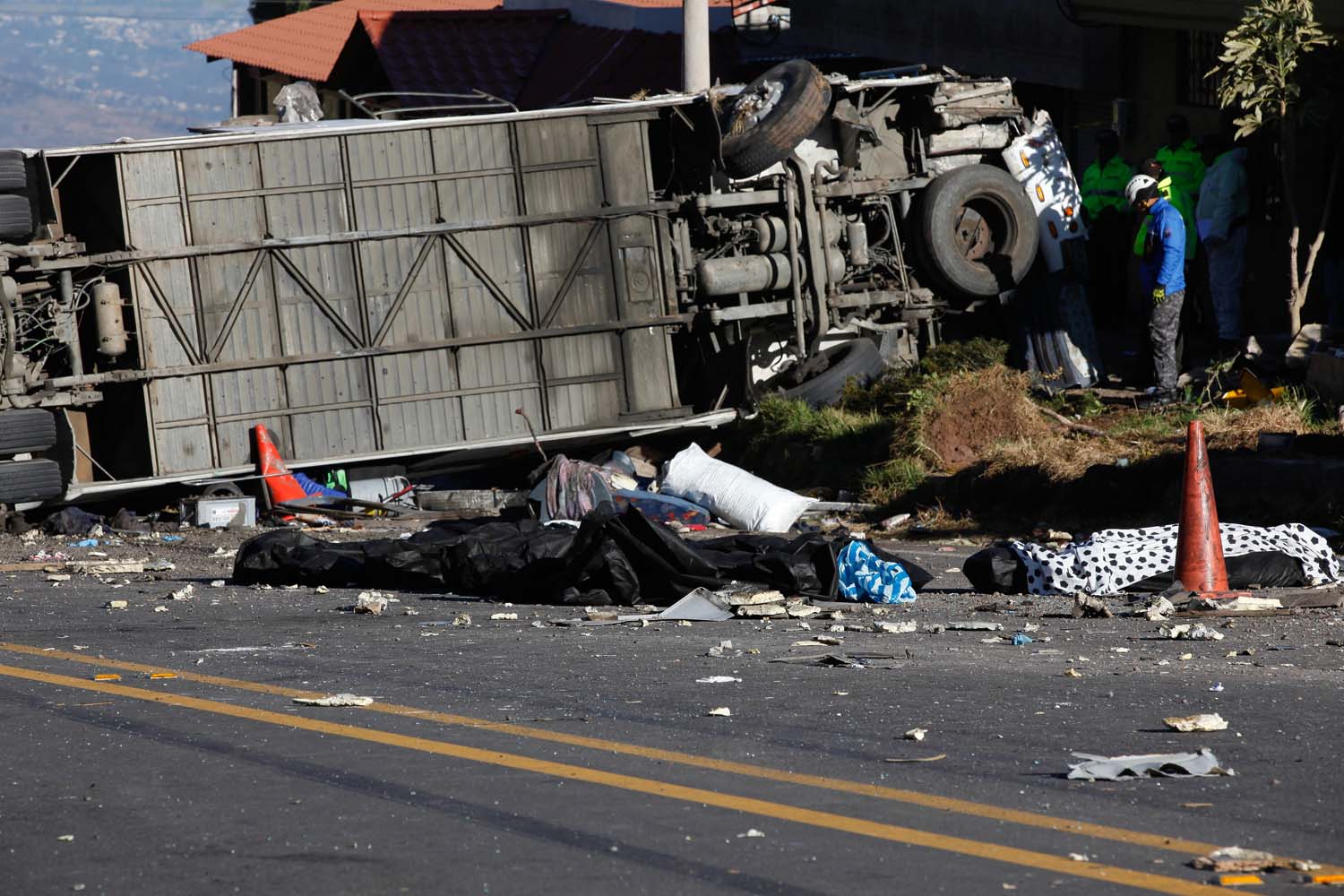 Autobús siniestrado en Ecuador llevaba media tonelada de droga