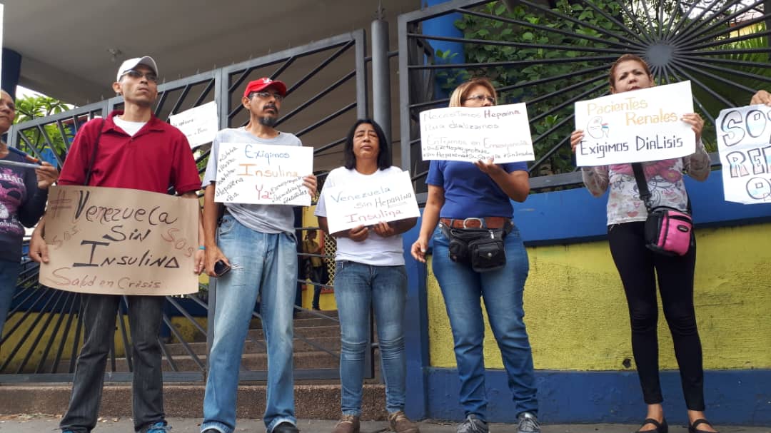 Pacientes renales de Lara protestan frente a la Dirección Regional de Salud #13Ago