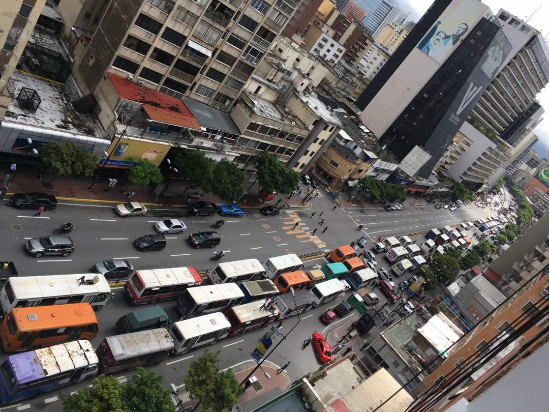 Transportistas se plantaron frente al ministerio de Transporte por falta de repuestos y rechazan censo (fotos y videos)