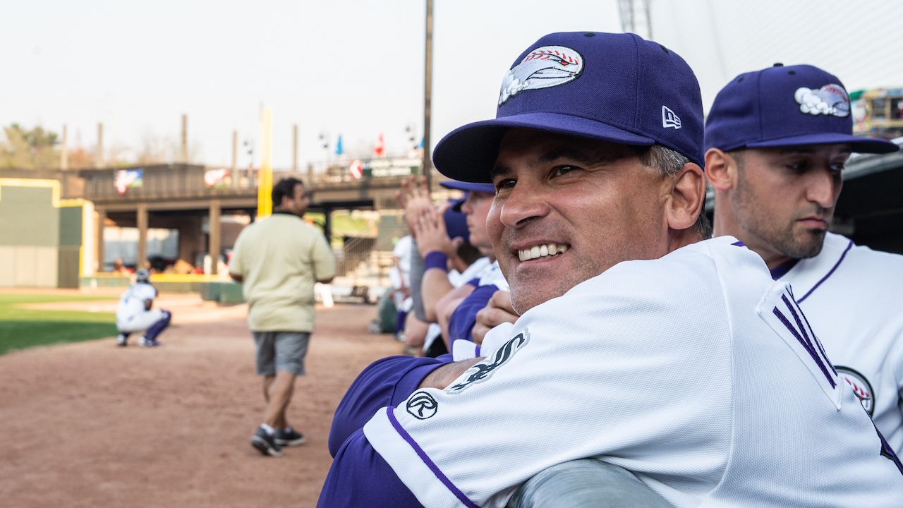 ¡Bravo! Omar Vizquel es galardonado como mánager del año de la Carolina League