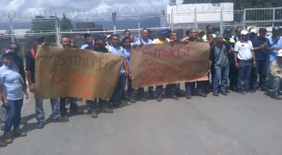 Trabajadores de Smurfitt Kappa exigen que el Gobierno se vaya y la empresa se reactive