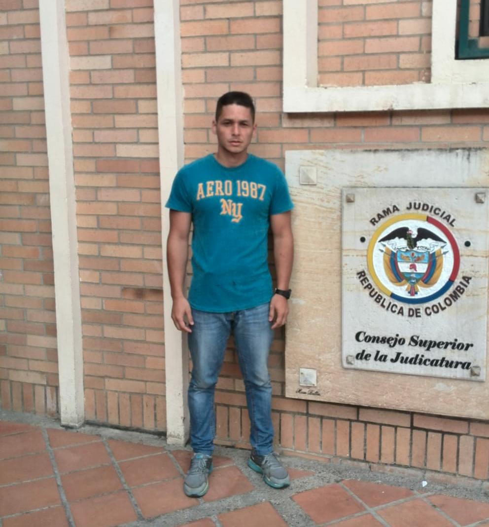 Teniente implicado por el Gobierno en el llamado “golpe azul” huyó hacia Colombia