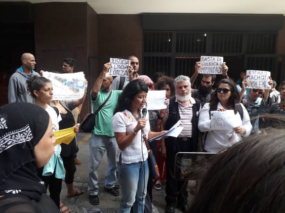 Protestan en sede de Inamujer en rechazo a la violencia del Estado venezolano contras las mujeres #26Nov (Fotos y video)