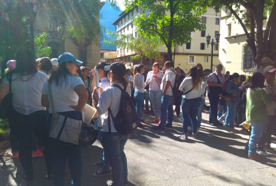 Docentes en Mérida marchan hasta la Defensoría del Pueblo por sueldos dignos #14Nov (Fotos y Video)