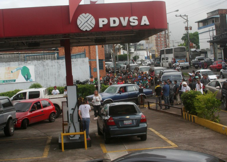 Por estar haciendo cola por gasolina, tachirenses no podrán estar con familiares este #31Dic