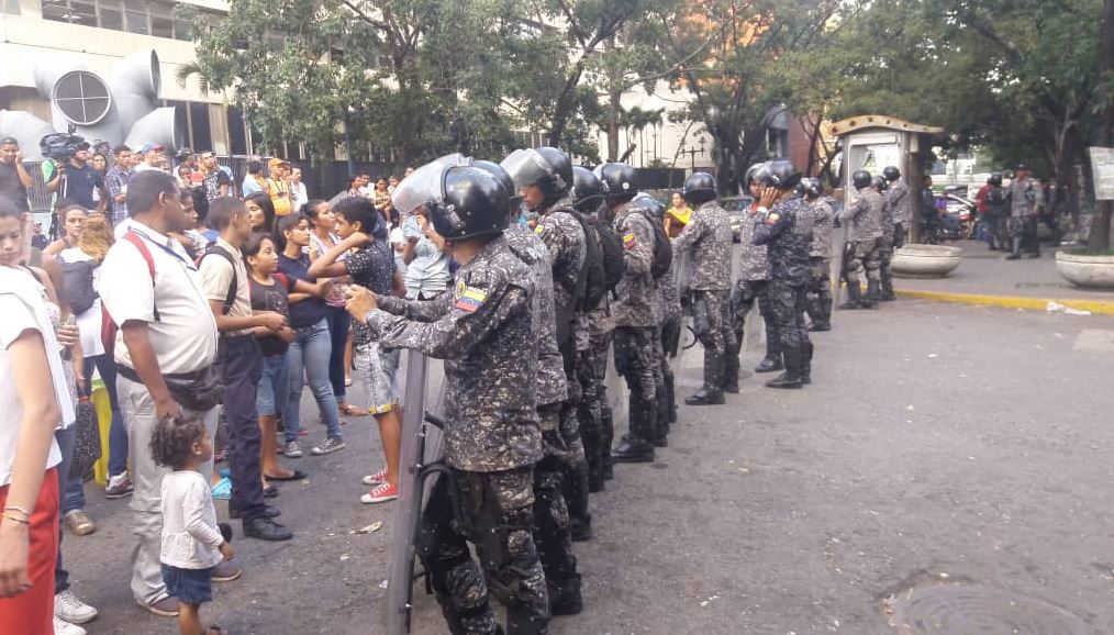 Enfrentamiento en la torre Viasa deja al menos 7 antisociales abatidos y un policía herido (Fotos y Video)