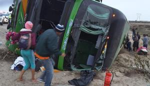 Se volcó un autobús con 58 venezolanos en Perú