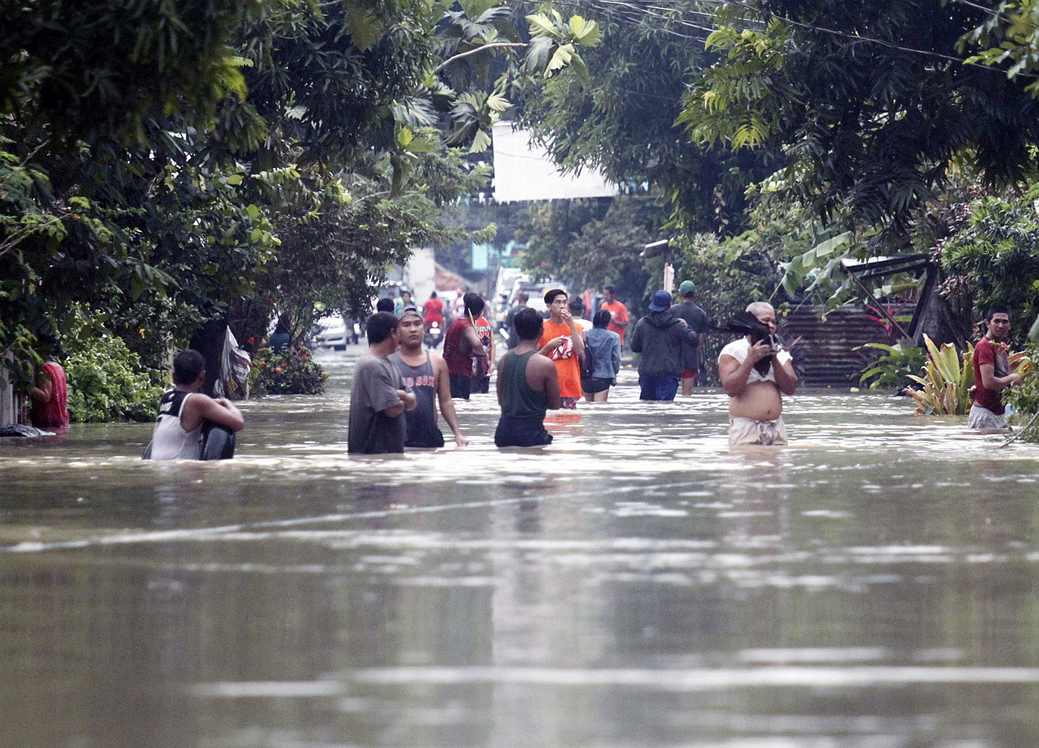 Al menos 68 muertos y 129.000 desplazados deja la tormenta Usman en Filipinas