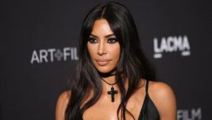 Kim Kardashian y su FOTO metiendo la barriga pa’ que no crean que es “Fotochos”