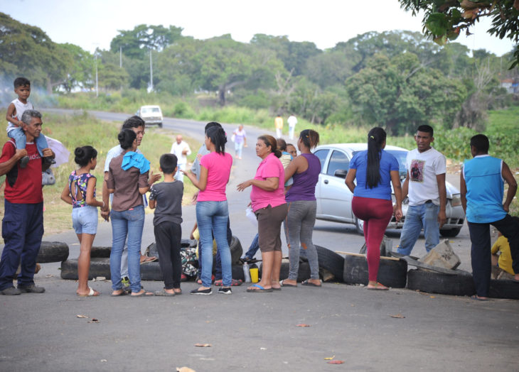 Hambre: Trancan vías en San Félix tras dos meses sin Clap y para exigir el pernil prometido