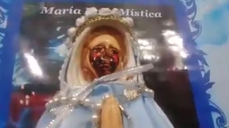 El momento viral en el que la Virgen de la Rosa Mística lloró sangre (Video)