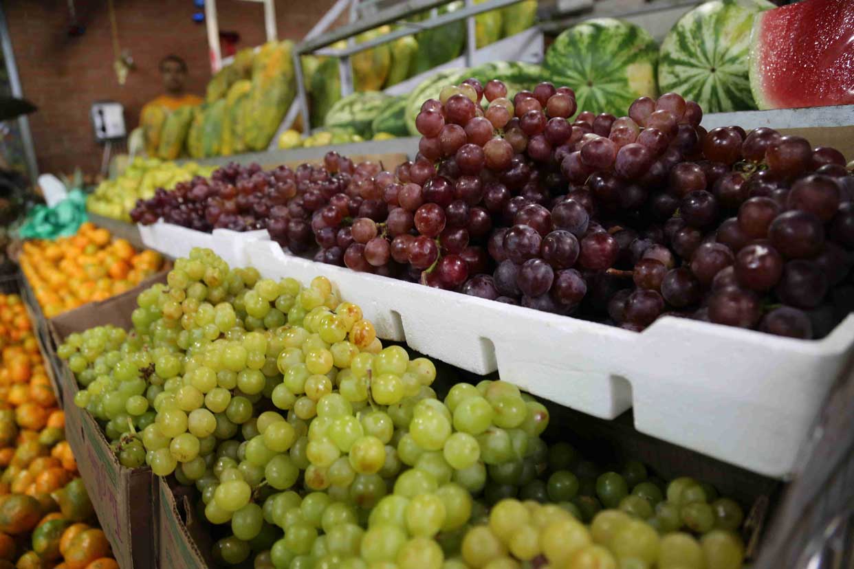 En Maracay el precio de las uvas importadas llegó “al infinito y más allá”