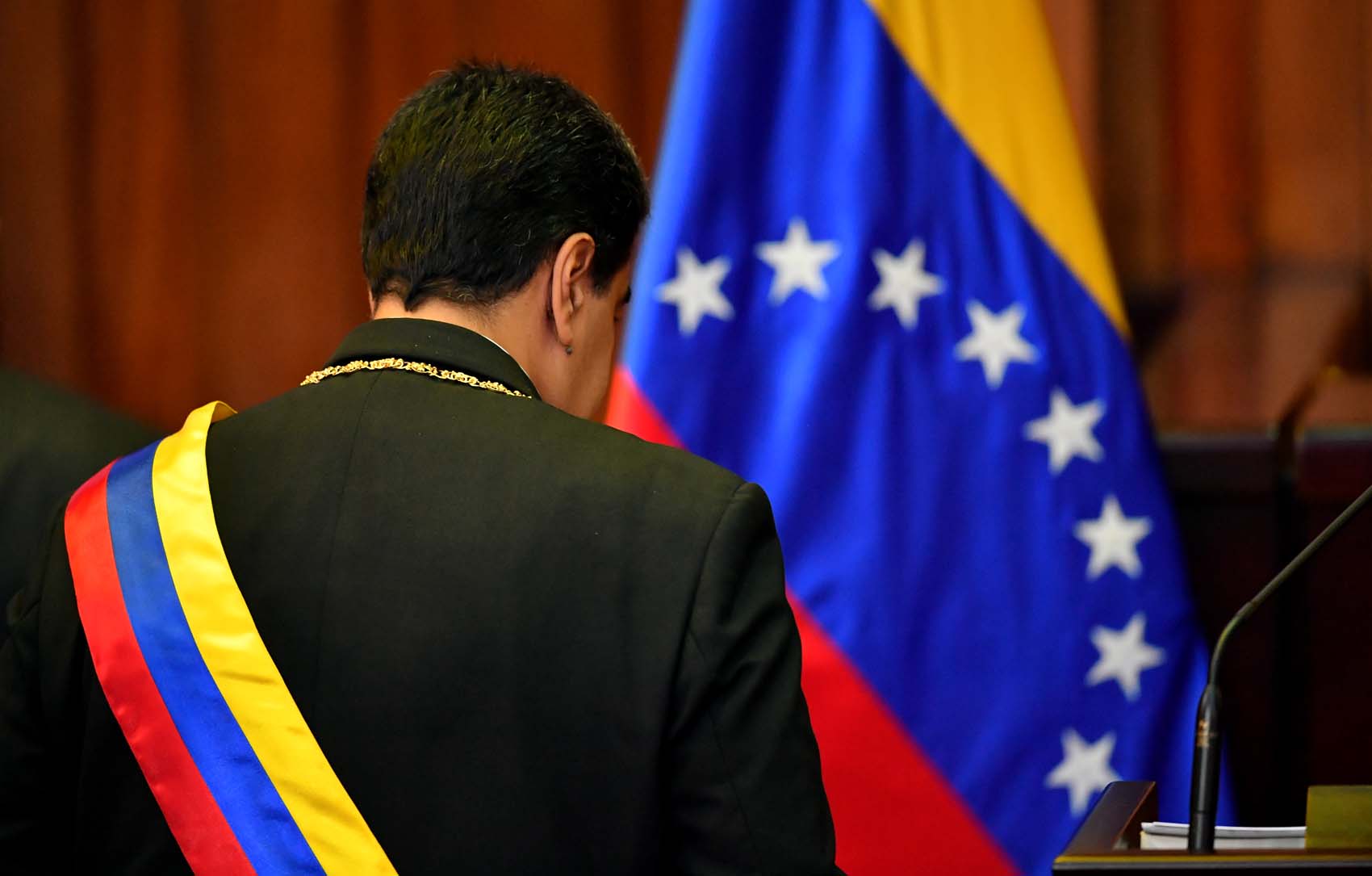 Maduro cercado por sanciones petroleras de EEUU y presión internacional
