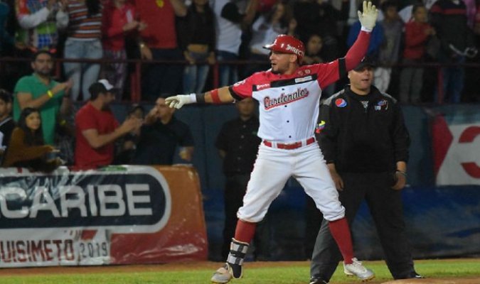 Cardenales pica adelante en el primero de la final de la LVBP contra Leones