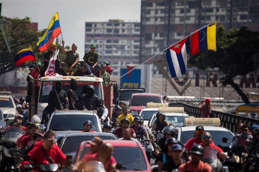 Qué hay detrás de la tolerancia de la dictadura de Nicolás Maduro ante los colectivos chavistas