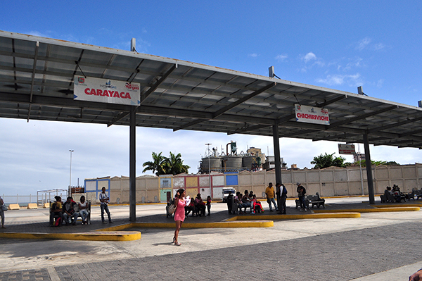 Solo dos autobuses trabajan para Carayaca