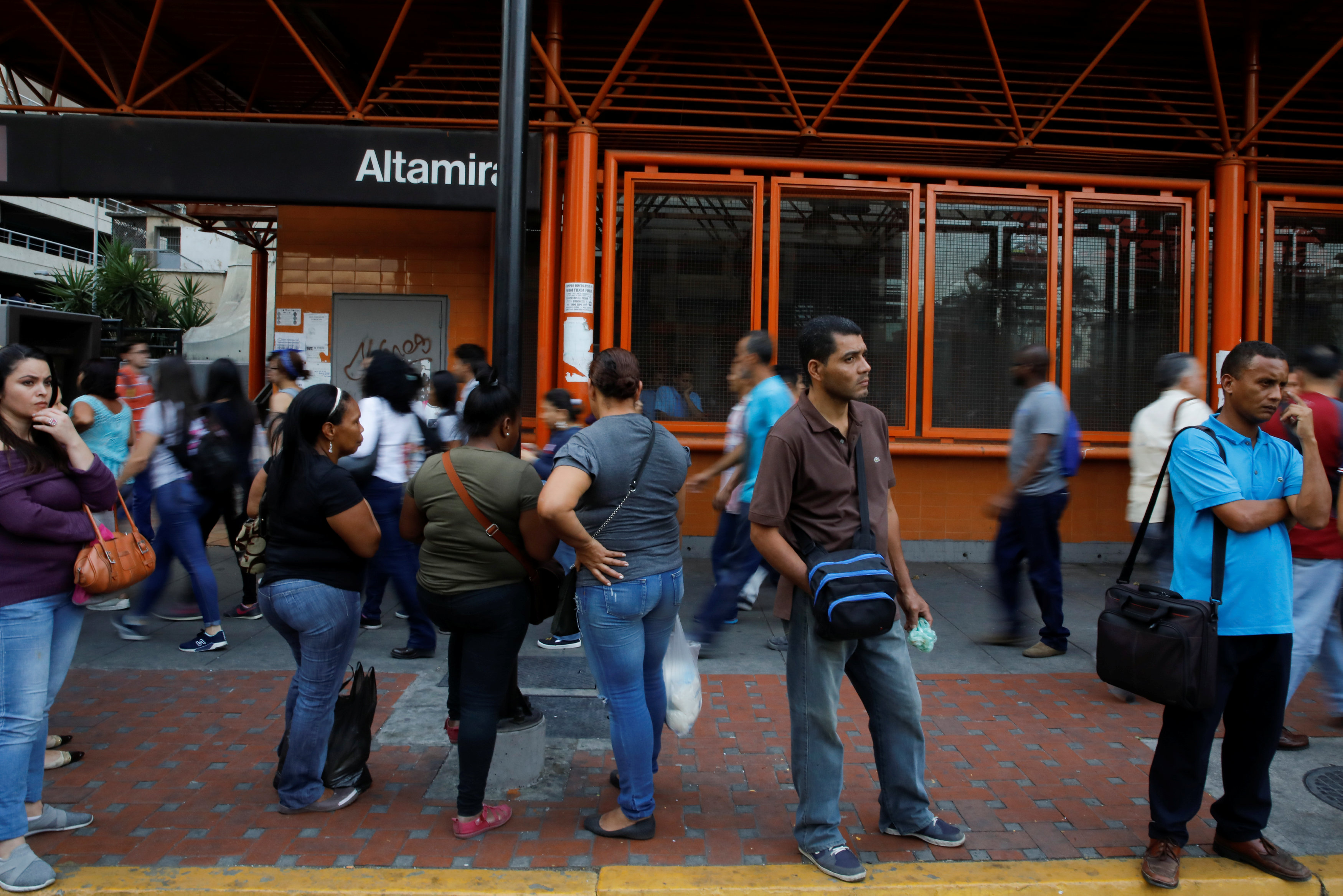 Estos son los cables picados que tienen sin luz a la Línea 1 del Metro de Caracas #23Ago