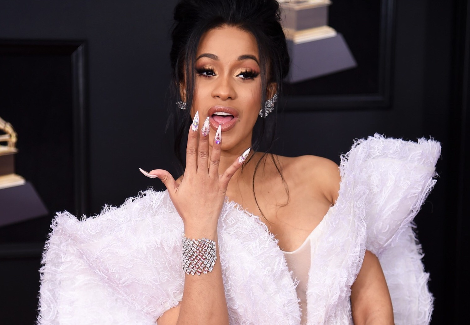 El VIDEO del pasado de Cardi B lleno de drogas, sexo y robos