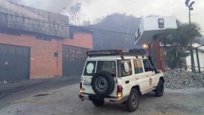 Reportan incendio en un galpón en la urbanización El Encantado en Caracas (Videos)