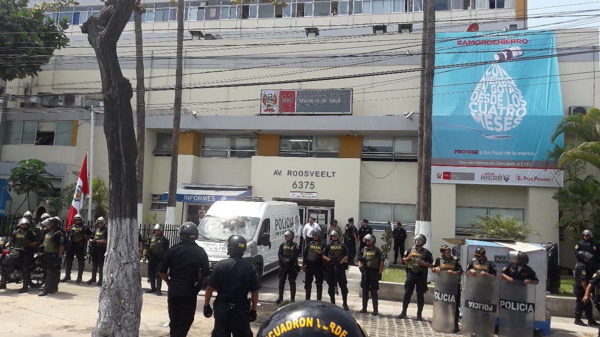 Retiran cuerpo de Alan García del Hospital de Lima (Video)