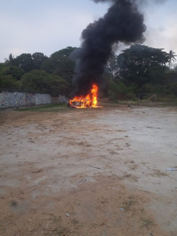 Dos policías lesionados en El Salvador por explosión de carro bomba