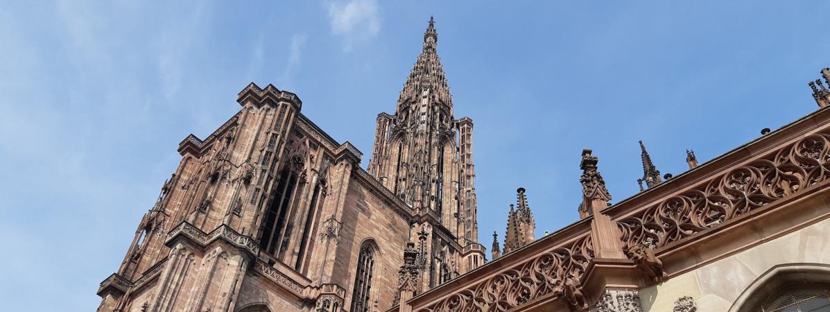 Un dron sin autorización se atasca en la aguja de la catedral de Estrasburgo