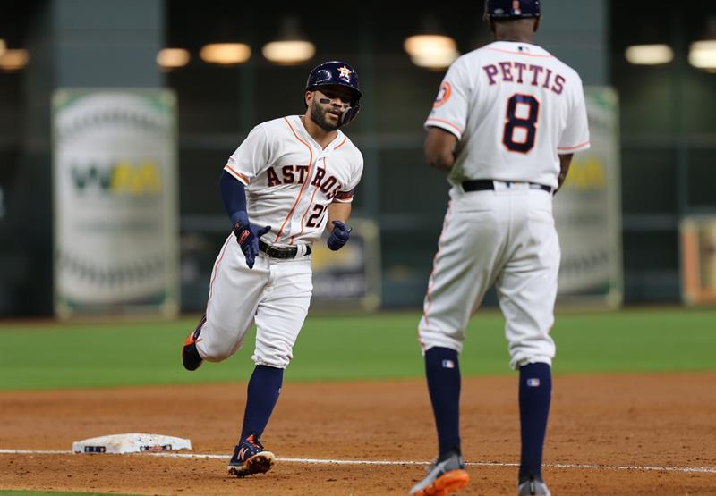 Altuve está que arde: Cuatro cuadrangulares en tres juegos