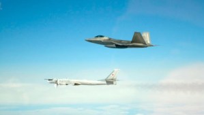 Cazas estadounidense interceptan dos bombarderos rusos cerca de Alaska