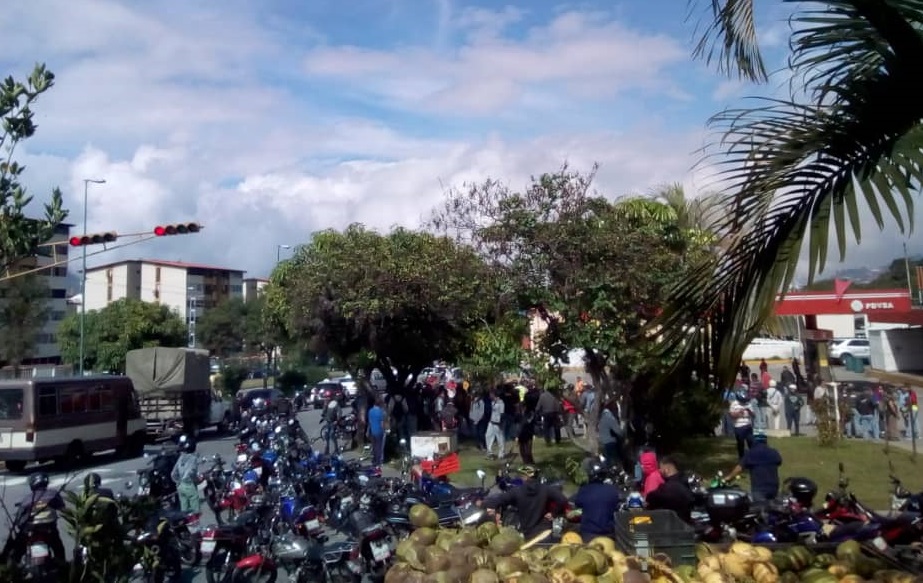 Ya no te sorprenderás con la cola de motorizados para comprar gasolina en Mérida #31May (Fotos)