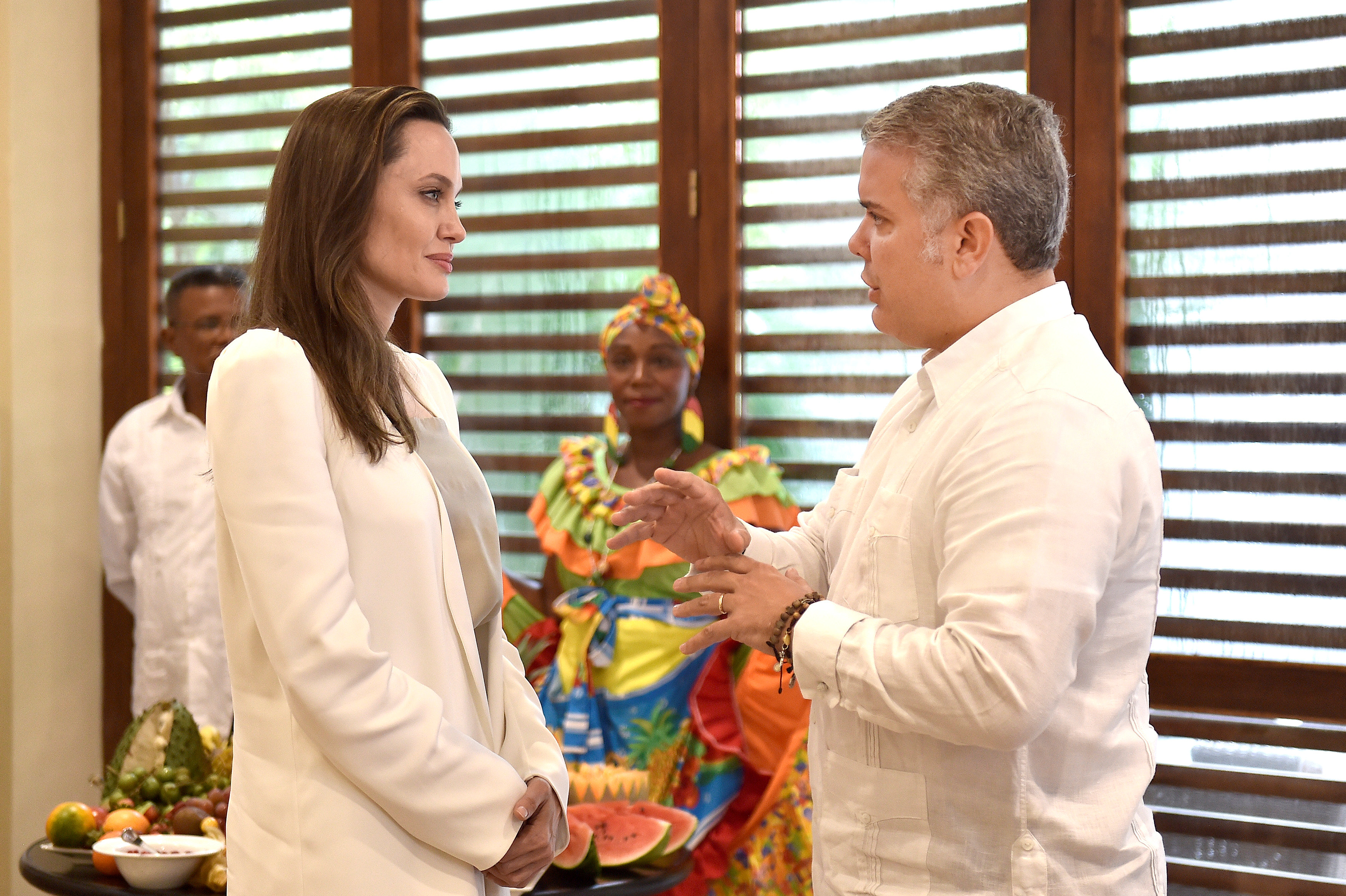 Angelina Jolie muestra preocupación por situación de niños venezolanos en Colombia (VIDEO)